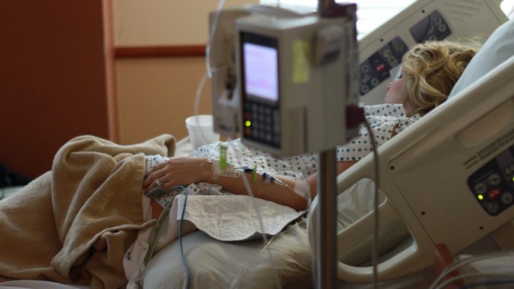 Онкопациенты просят ФОМС и Минздрав не экономить на дорогостоящей химиотерапии