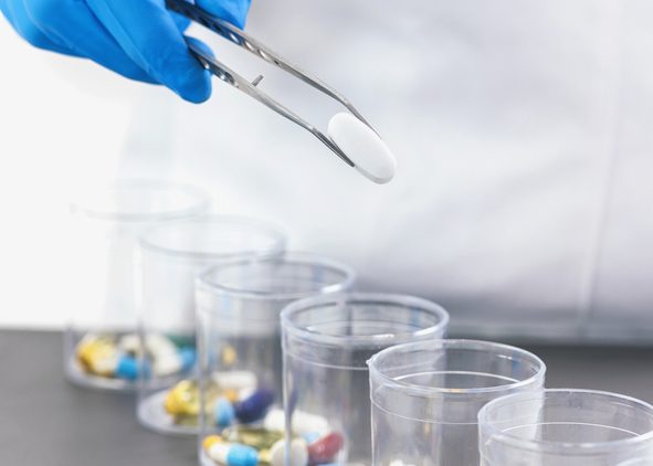 В России создадут 300 стандартных образцов жизненно важных лекарств в 2022 году