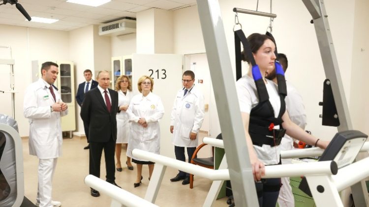 Аналог дорогостоящего препарата от СМА, антидот от угарного газа и другие достижения: ФМБА России исполнилось 75 лет