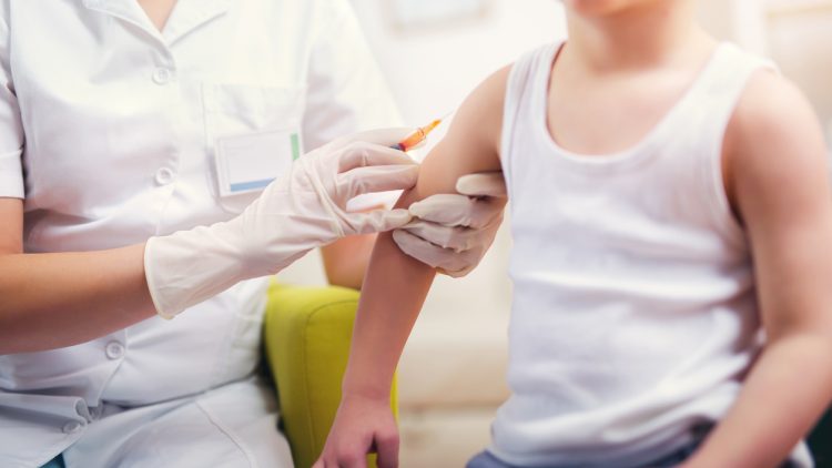 Вспышки кори в регионах будут останавливать с помощью отечественных вакцин