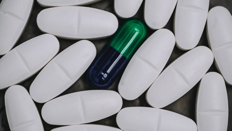 Два крупных российских фармпроизводителя вместе выпустят аналоги семи зарубежных лекарств