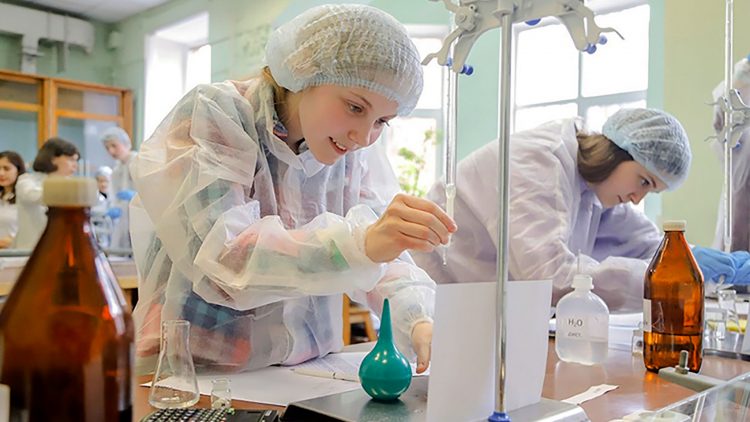 «Российская школа фармацевтов» подняла конкурс в фармвуз более чем в 2,5 раза