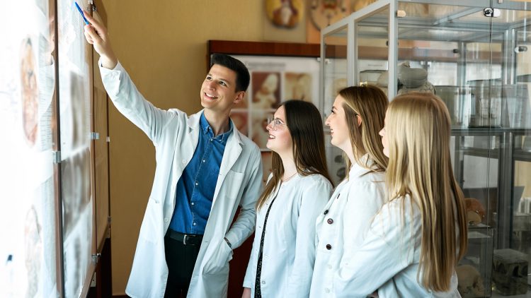 В Сеченовском Университете обучат врачей и студентов работе на инновационном российском медоборудовании