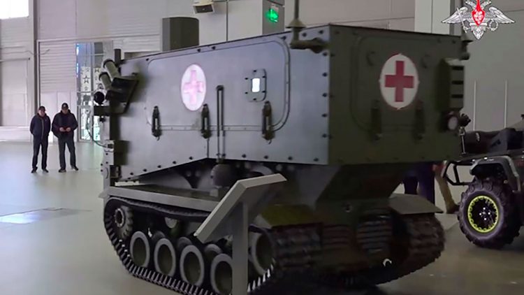 В России для эвакуации раненых создан медицинский робототехнический комплекс на гусеницах