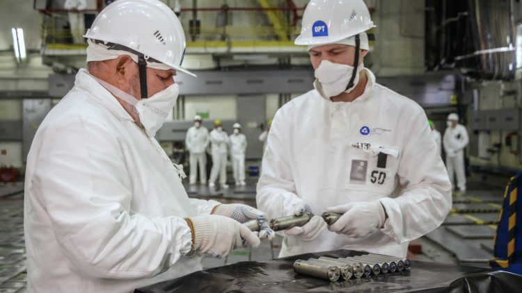 На Ленинградской АЭС начали выпуск нового изотопа для снятия боли в костях у больных раком