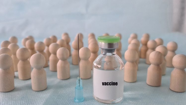 AstraZeneca признала, что от ее вакцины возникает тромбоз