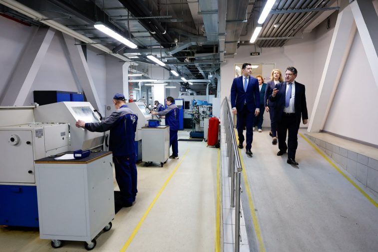 Глава Минпромторга  посетил производство медизделий для травматологии и ортопедии ЦИТО