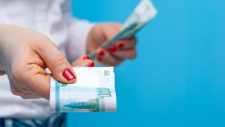 Депутаты обсуждают доплату медикам и фармацевтам