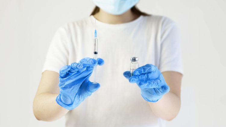 Врачи назвали вакцинацию стратегией защиты сердца