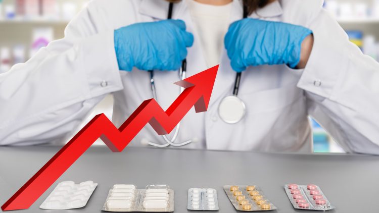 Министр здравоохранения указал на завышенные цены продукции для медицины