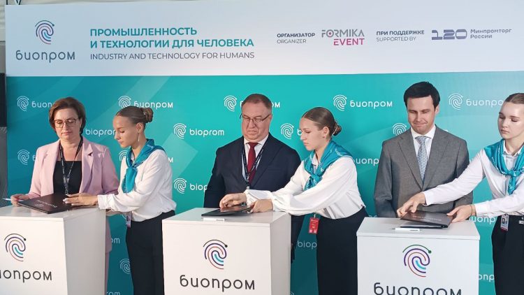 Подписано трехстороннее соглашение о развитии направления малотоннажной химии для фармацевтической и медицинской промышленности