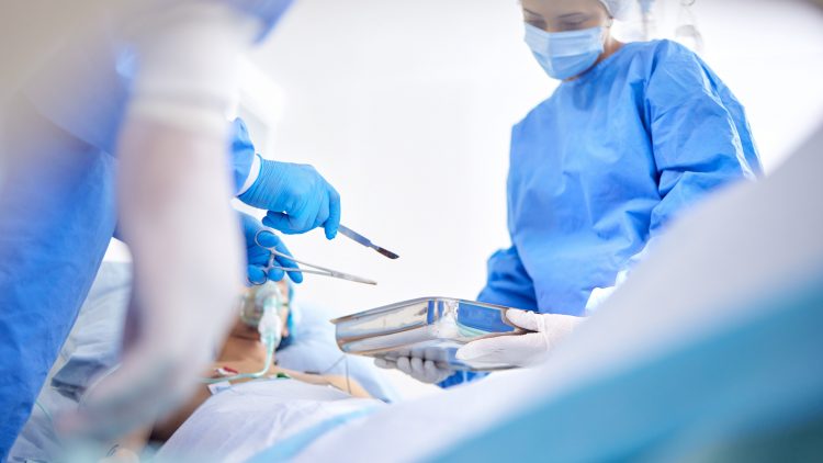 В России провели первую лапароскопическую операцию с применением отечественного анестезиологического препарата Ремифентанил от «Эндофарма»