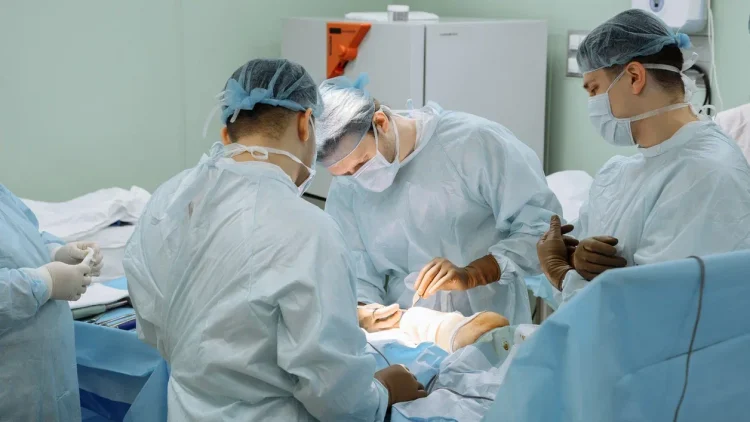 В России впервые вживили имплант для крепления протеза ноги прямо в кость