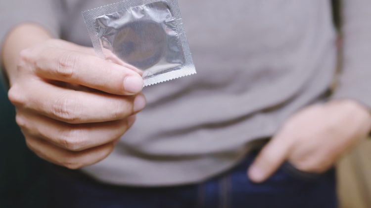 Спор об акцизах на презервативы в России набирает обороты