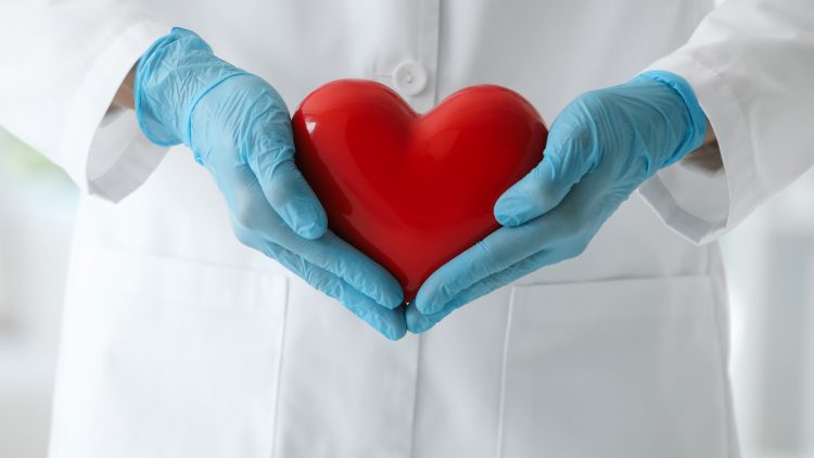 В России впервые ВИЧ-пациенту успешно пересадили сердце