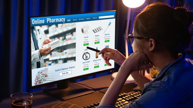 Потребители через интернет чаще покупают лекарства и БАДы, чем продукты