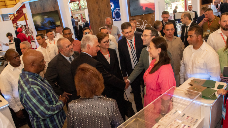 Президент Кубы ознакомился с лекарственными препаратами ФГУП «Эндофарм» на Международной ярмарке Гаваны «FIHAV-2025»