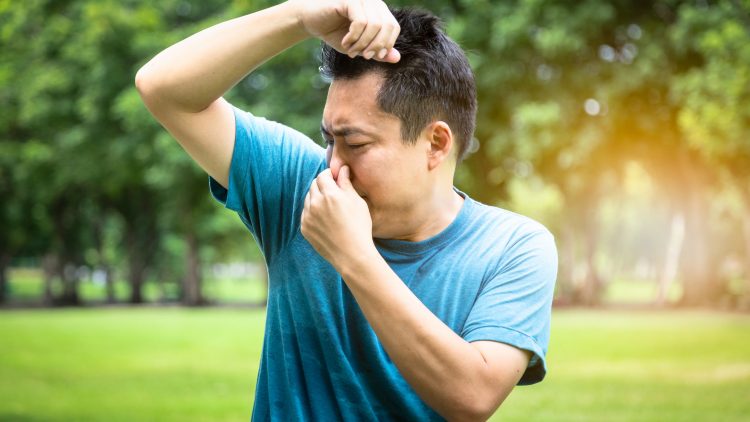 Гастроэнтеролог рассказала, почему после еды от человека может неприятно пахнуть