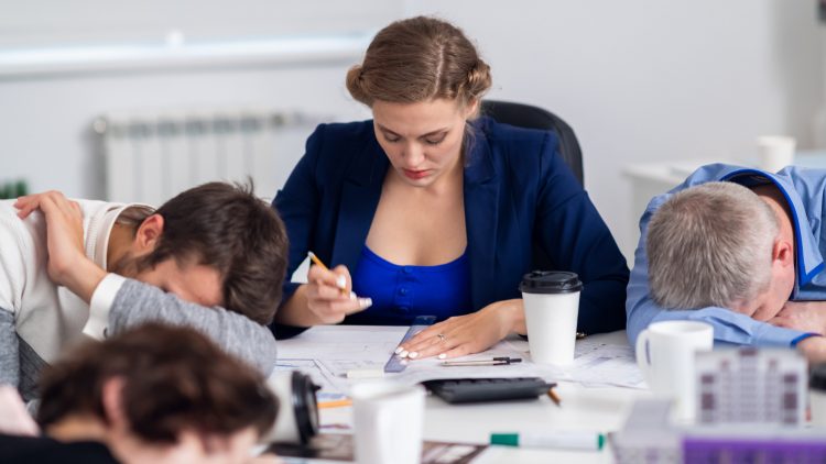 Врач объяснил, кому ежедневно нужен трехчасовой отдых от работы, а кому достаточно часа