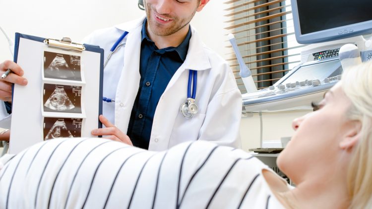 В России ввели новые правила наблюдения за беременными и условия проведения абортов