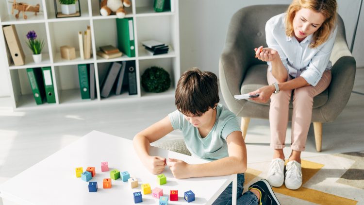 Фонд «Обнажённые сердца» открывает набор организаций на бесплатное обучение методике Джаспер для работы с детьми с РАС