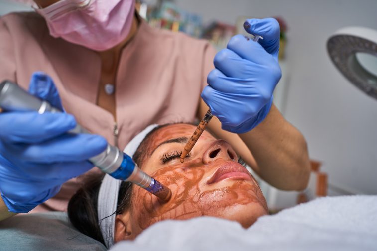 На уколы красоты россияне за год потратили 59 млрд рублей