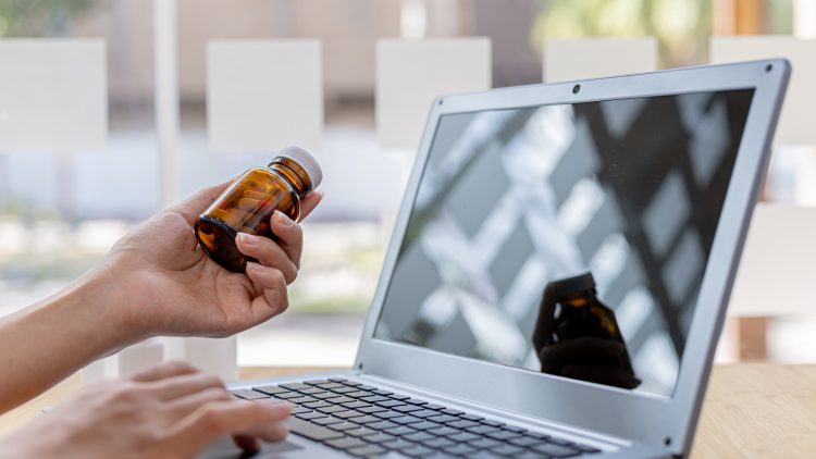 Россияне для экономии все чаще заказывают лекарства онлайн