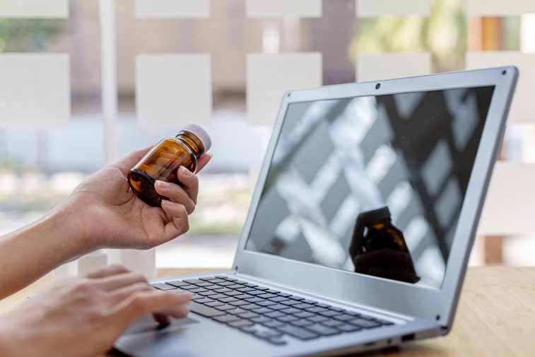 Россияне для экономии все чаще заказывают лекарства онлайн