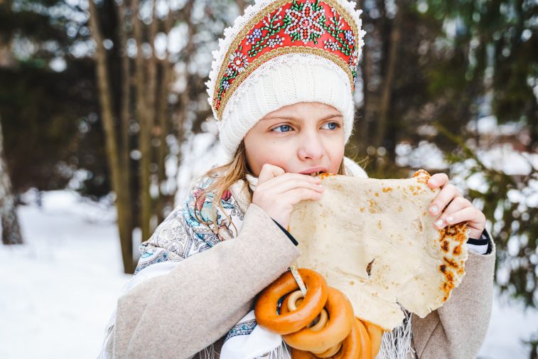 Блины на Масленицу: самые полезные рецепты и начинки
