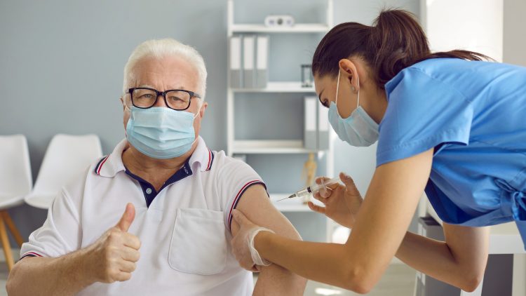 Вакцинация пожилых против гриппа снижает риск деменции