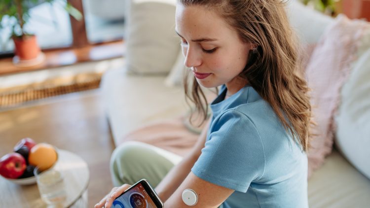 В России сервисы для контроля уровня глюкозы включат в «белые списки»