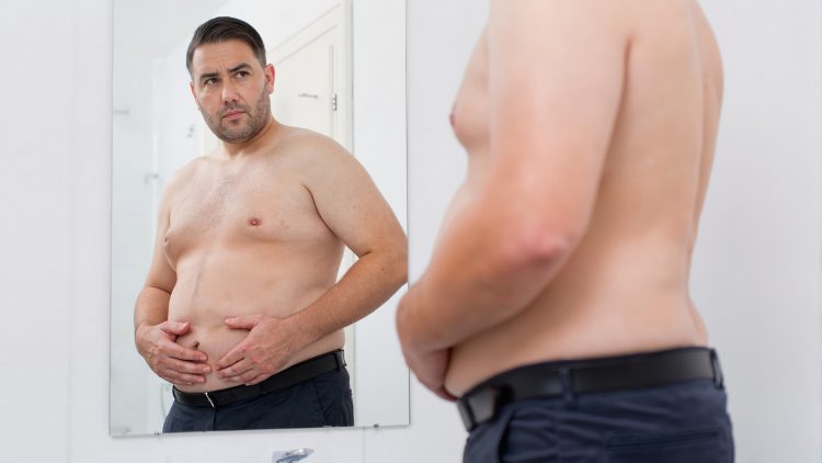 Психотравмы и соцсети все чаще толкают мужчин на пластические операции