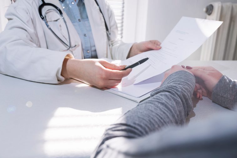 Часто болеющих будут строже проверять для продления больничного листа