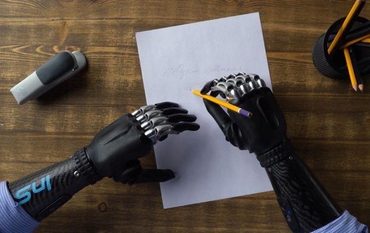 Эксперты назвали меры для ускорения развития отрасли бионических протезов в России