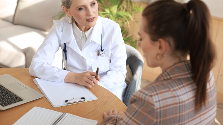 Эксперт: цель врача — лечить, а не считать деньги и искать препараты