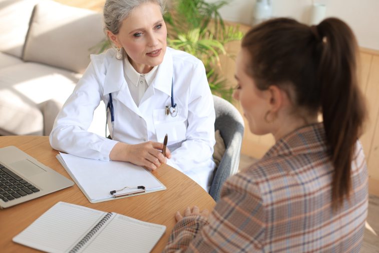 Эксперт: цель врача — лечить, а не считать деньги и искать препараты