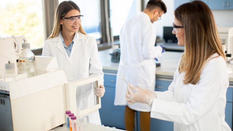 Фармацевтов включили в перечень специальностей, обеспечивающих технологическую независимость страны