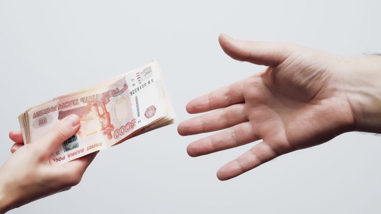 Страховщики хотят, чтобы курящие и толстые платили за ОМС по повышенной ставке