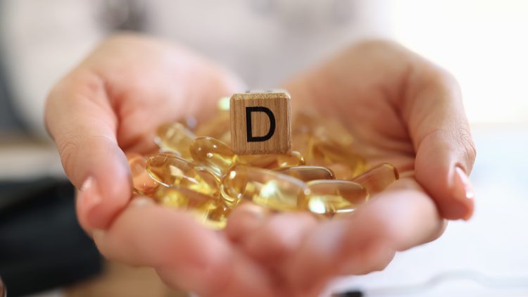 Эксперты встревожены опасным бесконтрольным приемом витамина D у россиян