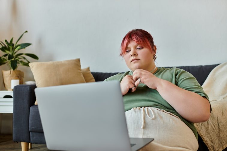 Пользователи завалили AI-помощника вопросами про ожирение