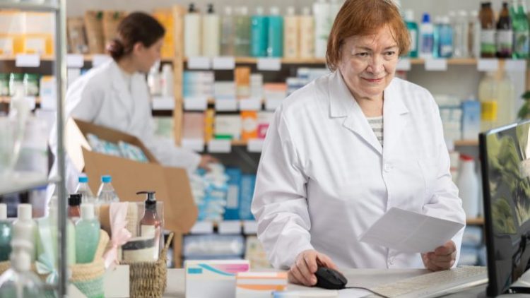 «Себе не куплю»: что аптекари думают о лекарствах, которые продают