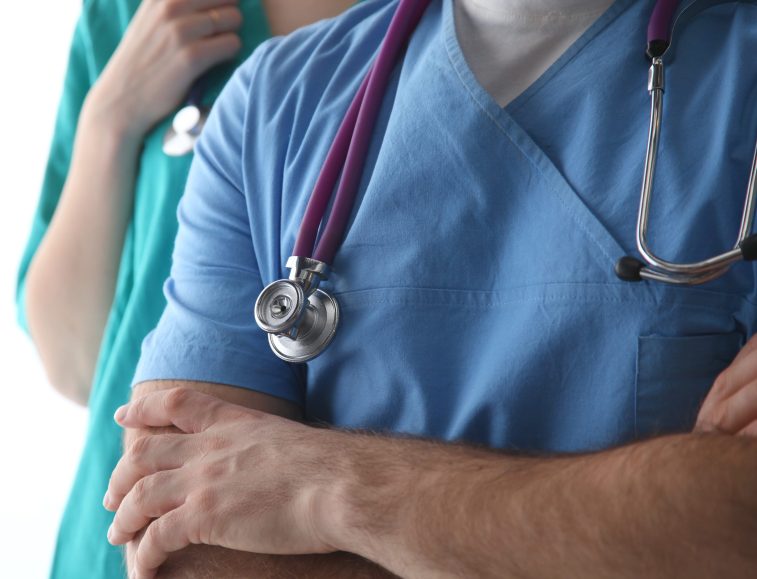 Медиков оденут в одежду разных цветов в зависимости от должности