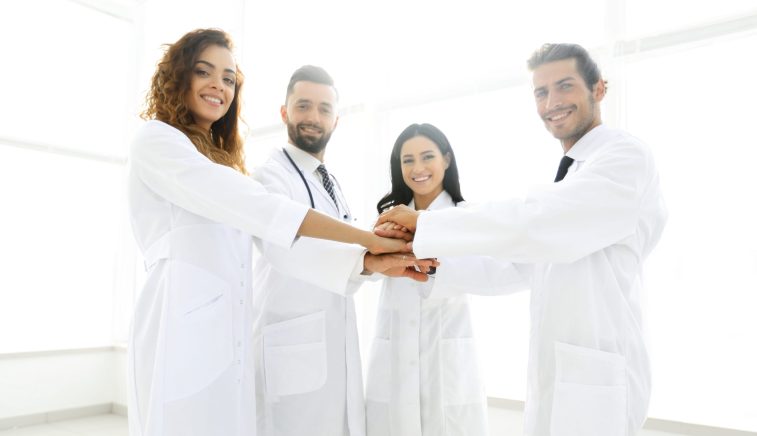 Вячеслав Володин призвал не ломать образ медика в белом халате