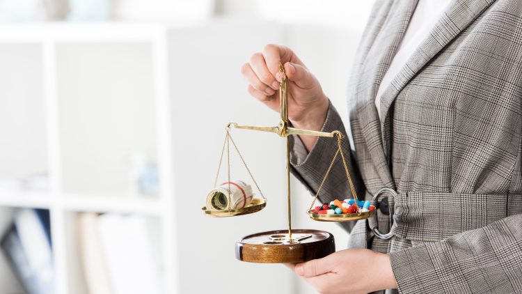 Пациенты остаются без азатиоприна из-за спора о цене между производителем и ФАС