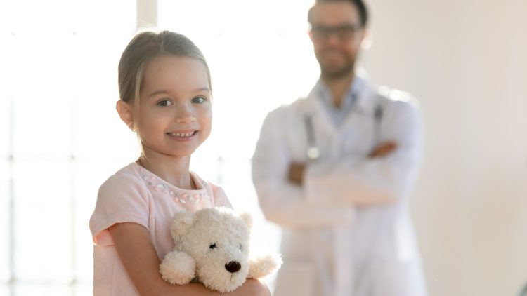 В России впервые в мире установили растущий протез голеностопного сустава пятилетней девочке