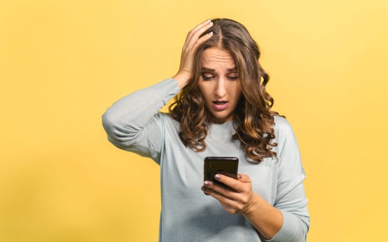 Жевание пакета, скотч на рот, дыхание маткой: как предлагают поправить здоровье в соцсетях