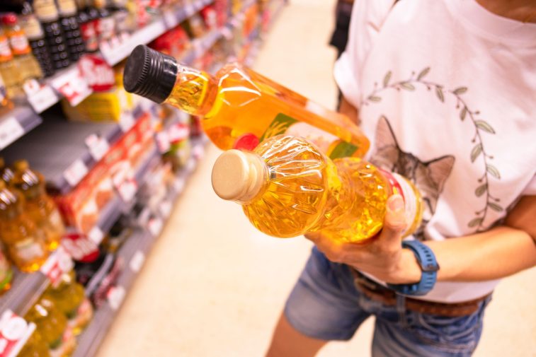 Практически половина россиян не готовы переплачивать за эко-продукты