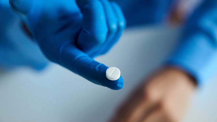 Ученые нашли способ защитить пациентов с ВИЧ от слабоумия с помощью лекарств от гриппа